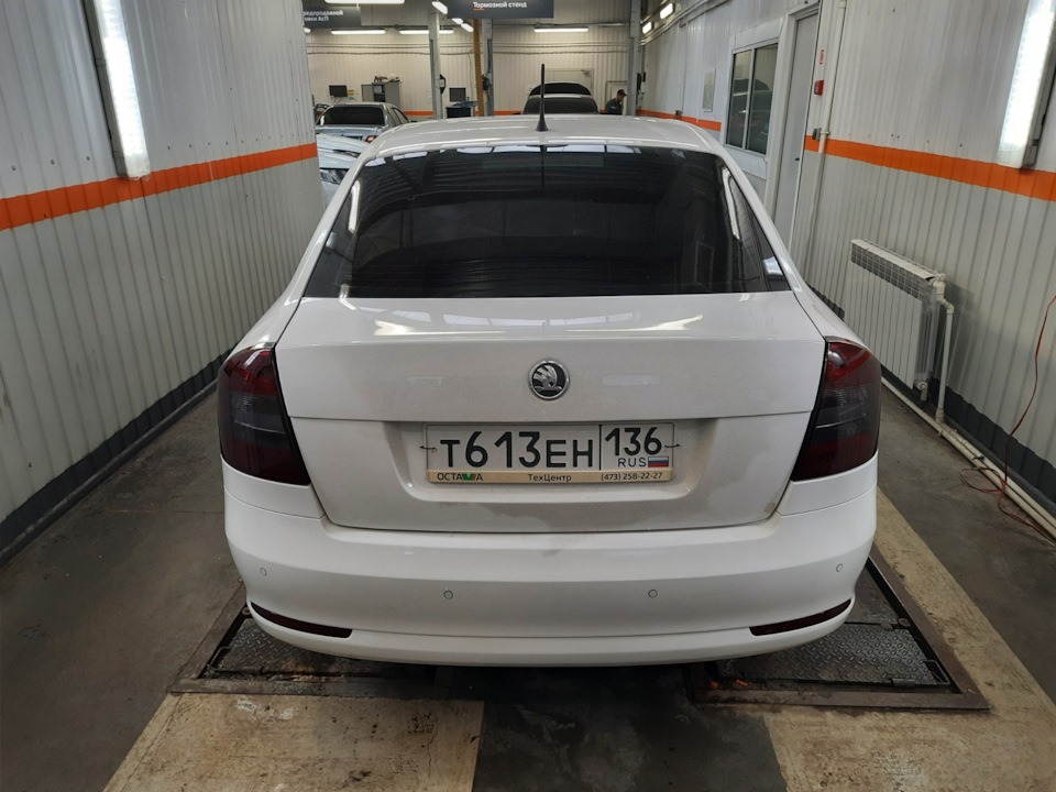 Желтые габариты, тонировка стёкол и задних фонарей — Skoda Octavia A5 ...