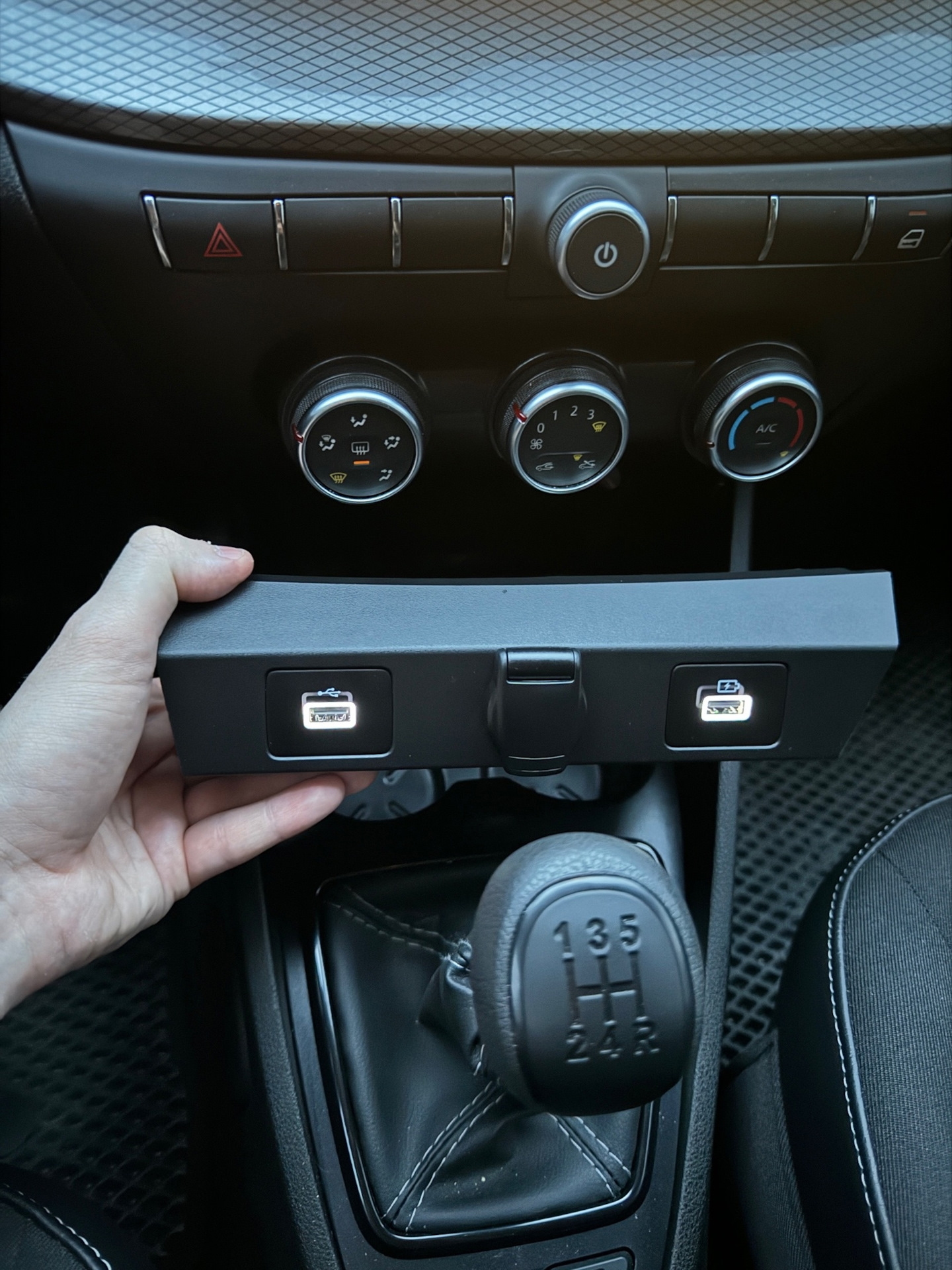 Мой вариант подключения подсветки USB Разьемов — Lada Vesta (NG), 1,6 л ...