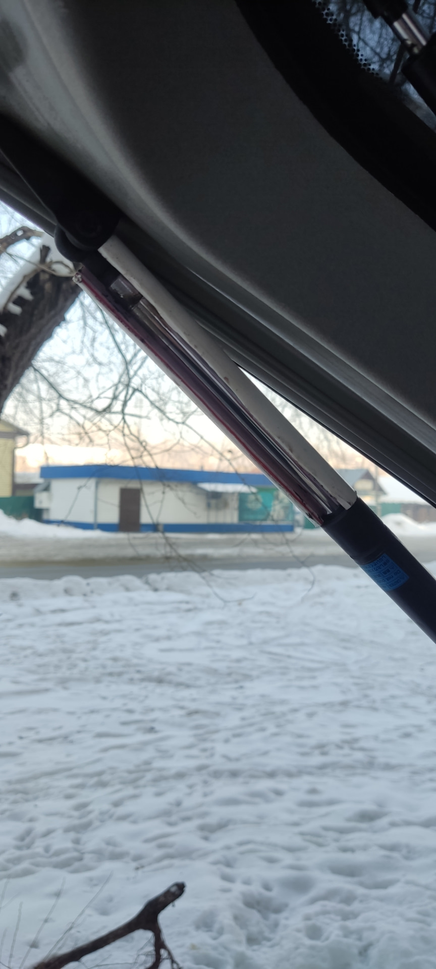 Замена газовых упоров задней двери или запчасти от Ниссана в Тойоту ...