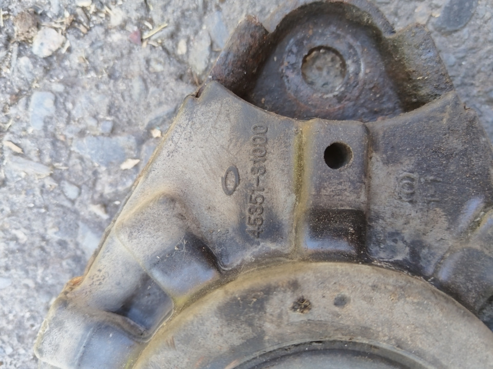 Сгнила задняя опора амортизатора — Nissan Almera Classic (B10), 1,6 л ...