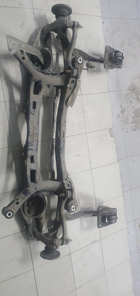 Задняя балка с рычагами с подшипниками в сборе на Volkswagen Passat B8 ...