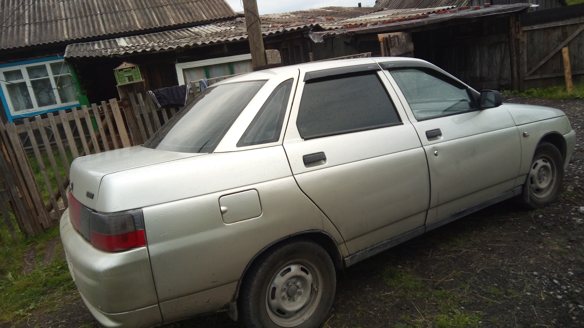 обычная десятка. обычная десятка. ваз 2110 седан. серебристо бежевый цвет у десятки. ваз 2110 супер авто.