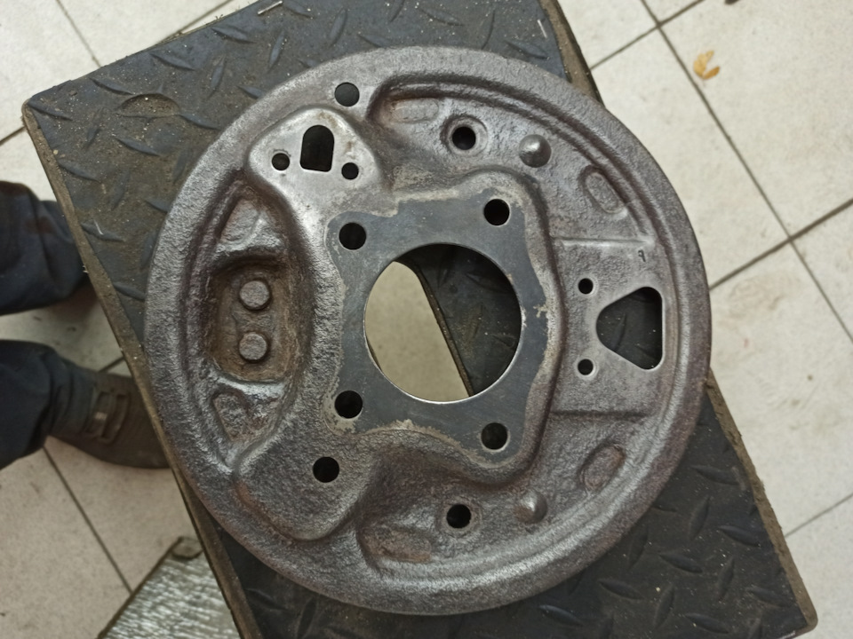 Кожух тормозного барабана — Toyota Carina E, 2 л, 1996 года | своими ...