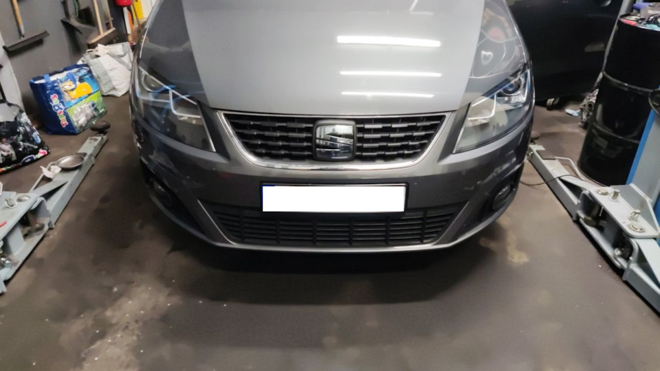 Уже собранный и закодированный, но все также нерабочий радар. — SEAT Alhambra (2G)