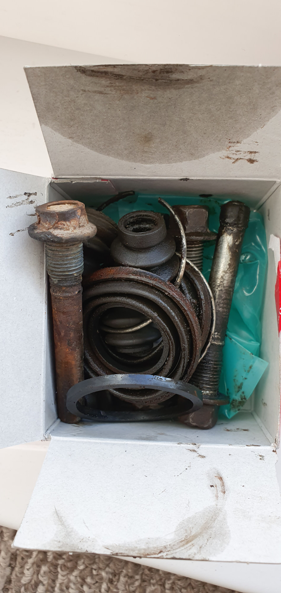 Неравномерный износ задних тормозных колодок — Mitsubishi Outlander XL ...