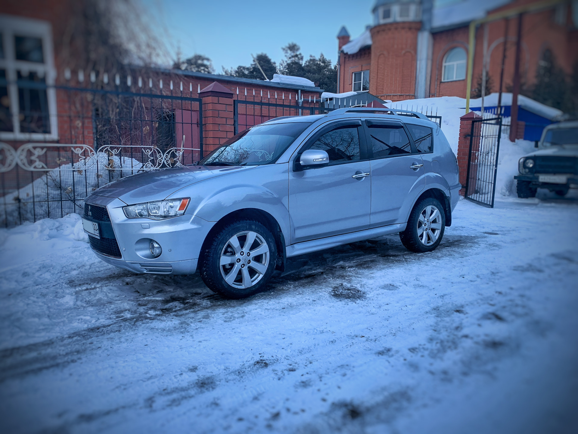 Покраска юбки в цвет — Mitsubishi Outlander XL, 2,4 л, 2010 года | стайлинг  | DRIVE2