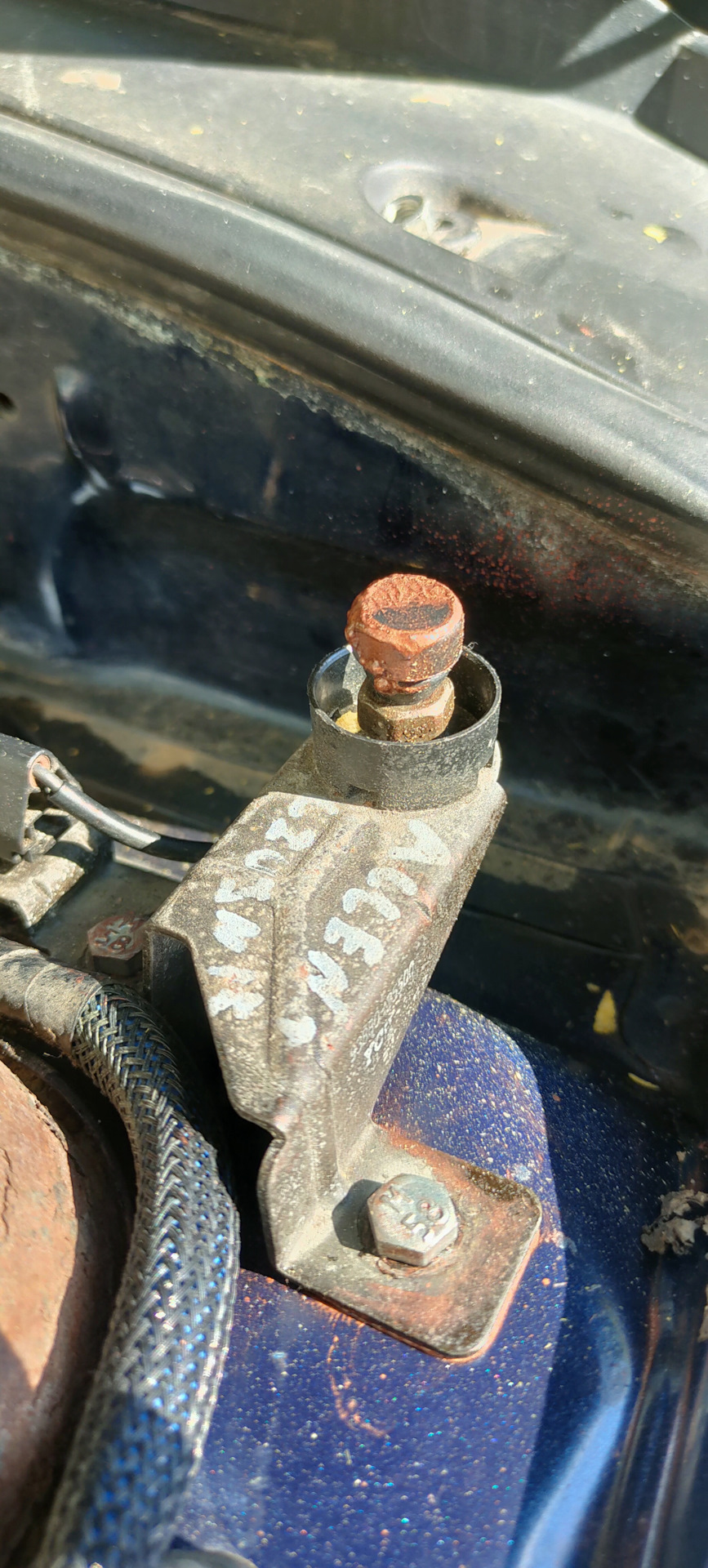 Концевик капота — Hyundai Accent (2G), 1,5 л, 2007 года | своими руками ...