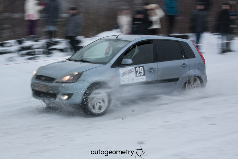 Фото в бортжурнале Ford Fiesta (Mk V)