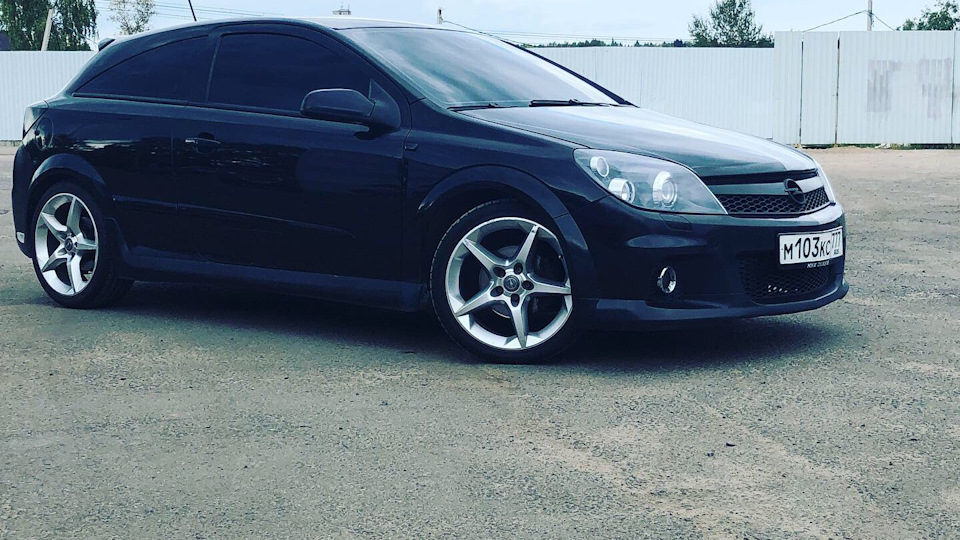 Opel Astra Gtc Chernee Nochi Drive2