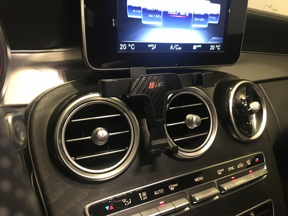 uAAAAgOqFOA 960 крепление для телефона mercedes