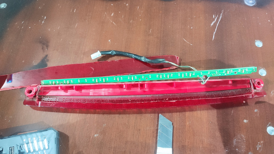 Замена подсветки в доп стоп сигнале👌 — Toyota Allex, 1,5 л, 2003 года ...