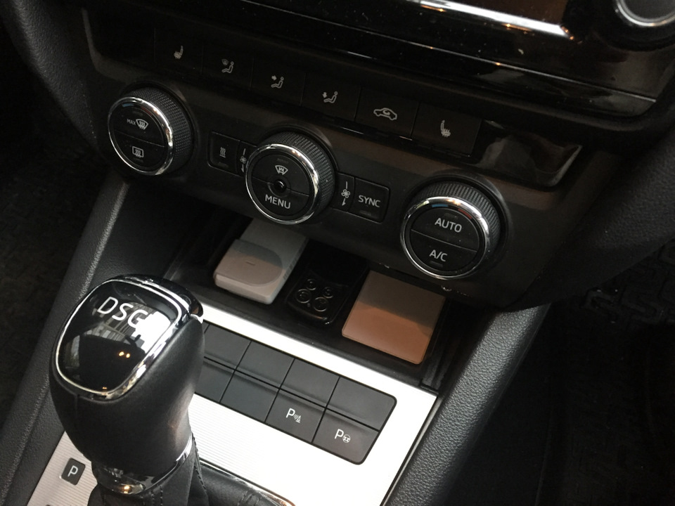 uBPAALW1GNRzRuIi ShWj8Zeapo 960 держатель телефона skoda octavia a5