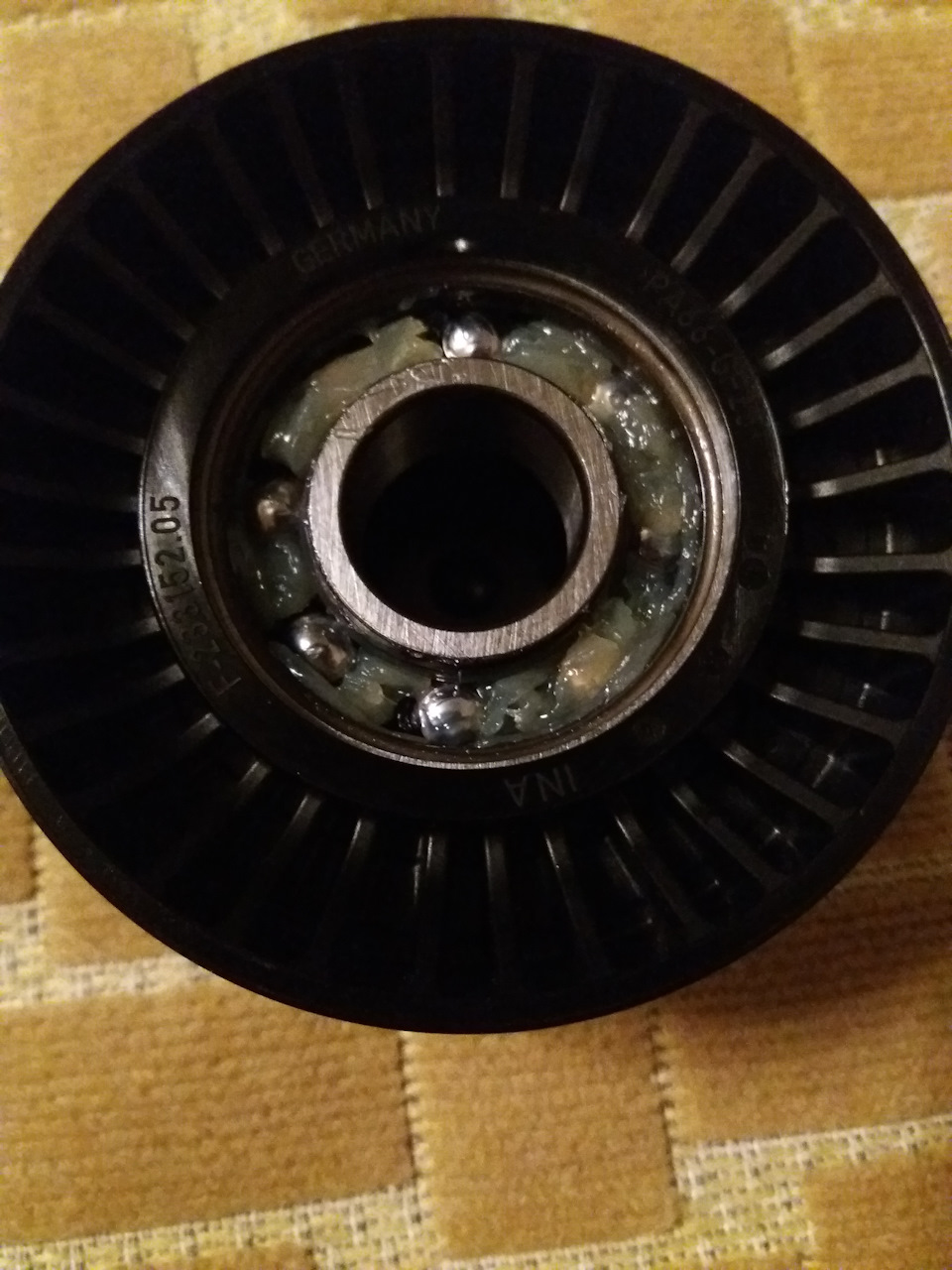 Натяжной ролик ремня генератора. — Lada Гранта (1G), 1,6 л, 2016 года ...