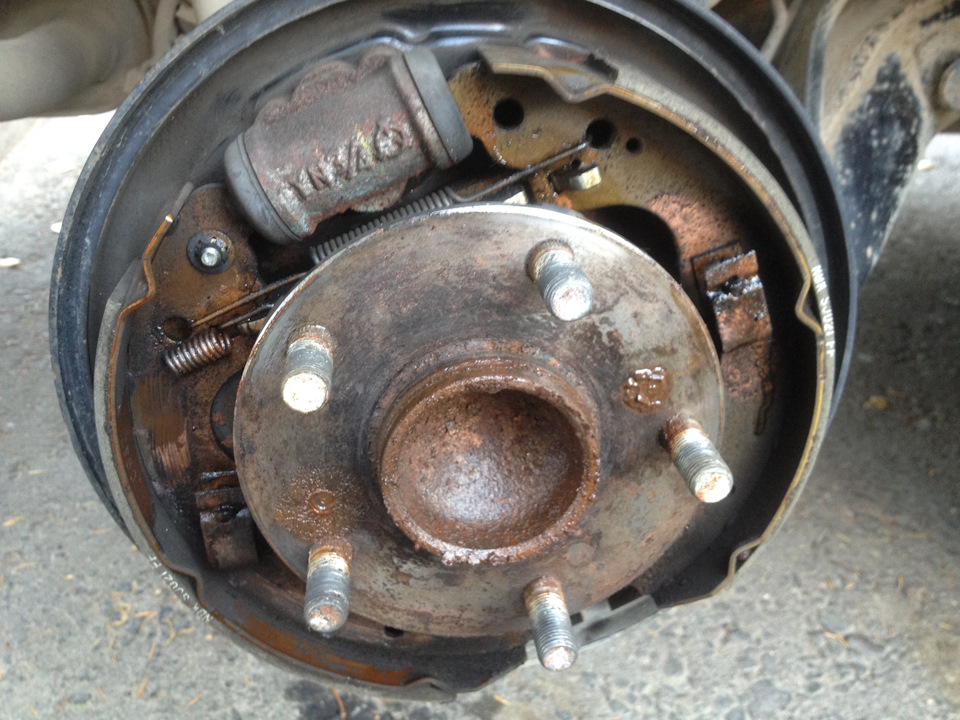 Ревизия задних колодок и покраска тормозных барабанов … — DRIVE2