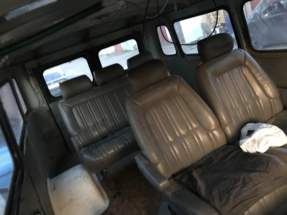 Сидушки на месте… и немало — немного тормозов… — УАЗ 452, 2,9 л, 1982 ...