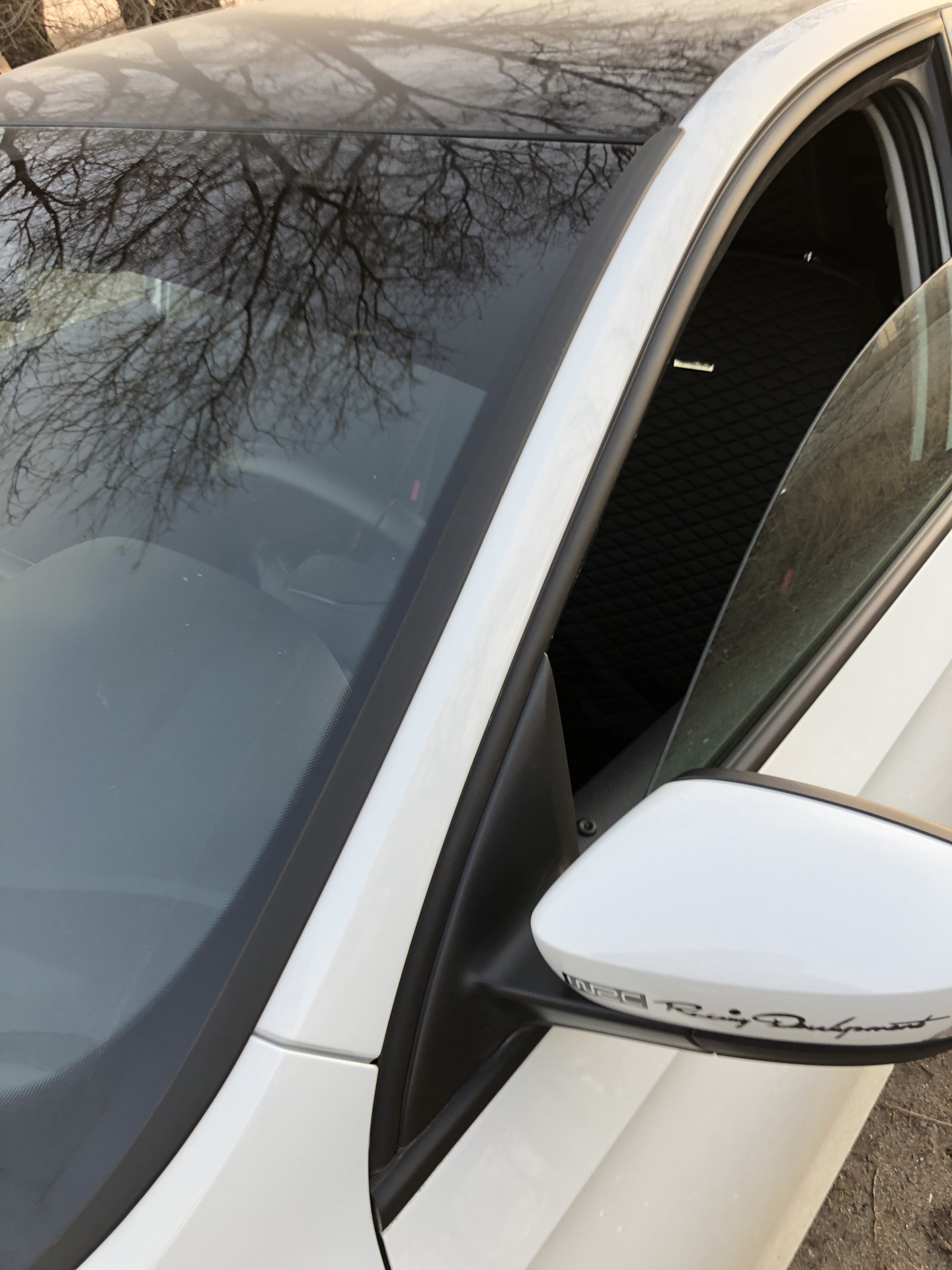 Дефлекторы лобового стекла — Volkswagen Polo liftback, 1,6 л, 2020 года ...