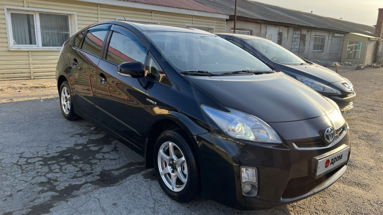 Toyota Prius 2010 седан