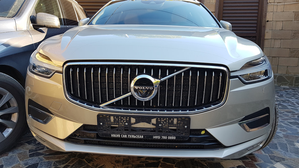 Запасся передними тормозными колодками — Volvo XC60 (2G), 2 л, 2018 ...