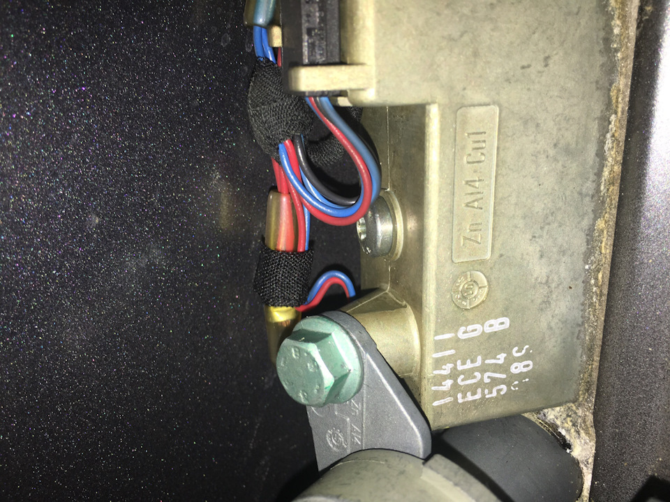 Соленоид багажника — Audi A4 (B6), 2,5 л, 2001 года | запчасти | DRIVE2