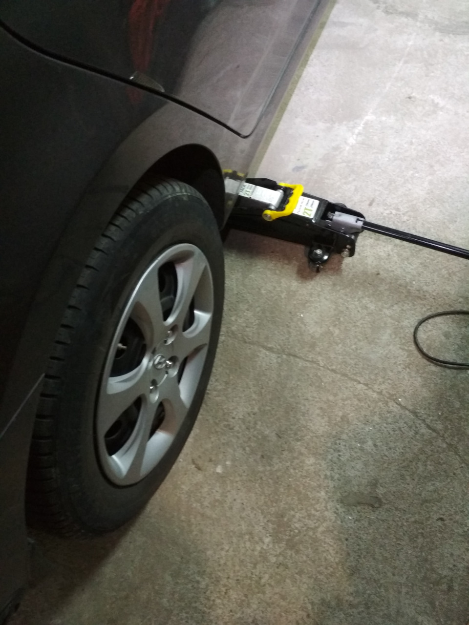Замена задних пружин и амортизаторов. — Hyundai Accent (4G), 1,4 л ...