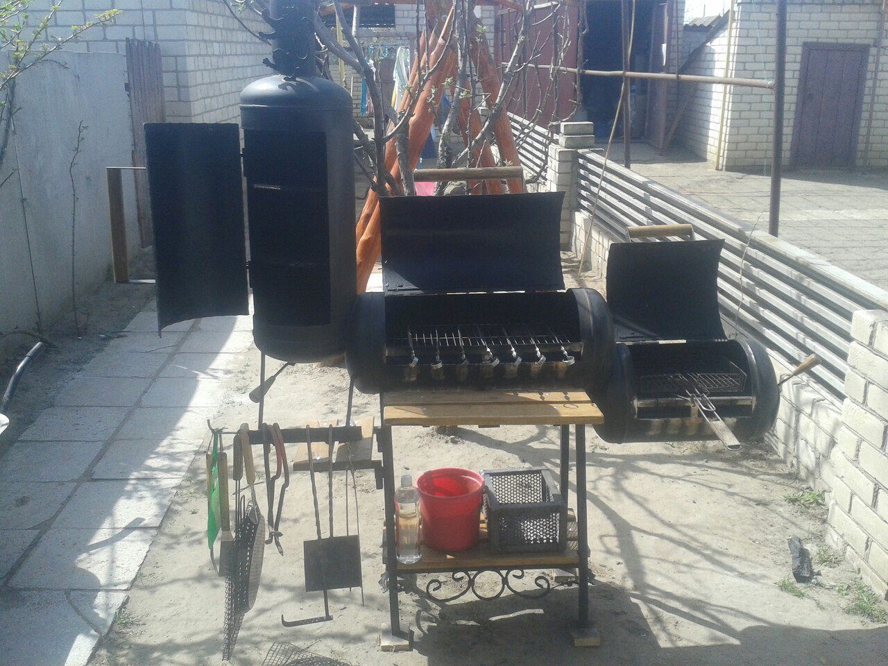 Смокер гриль-барбекю мангал и печь под казан. Мангал смокер 3в1. Мангал из баллонов 3 в 1. Мангал коптилка из газового баллона. Мангал смокер 3в1.