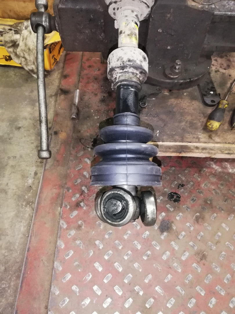 Порвался пыльник + замена масла! — KIA Sorento (2G), 2,4 л, 2011 года ...