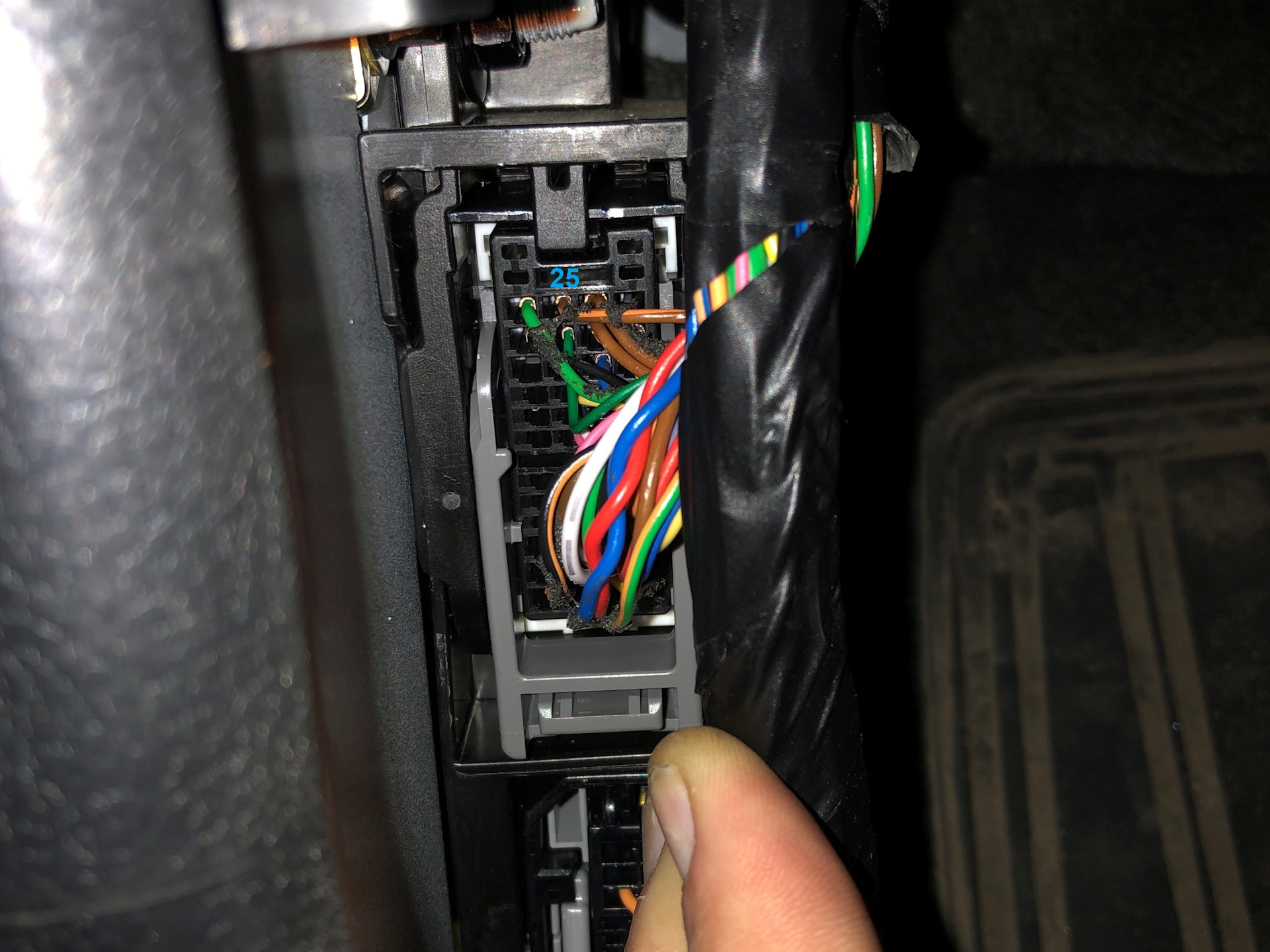 Hyundai solaris реле бензонасоса. Предохранитель ближнего света хендай солярис. Разъем птф хендай солярис. Почему не работает solaris. Хендай солярис кондиционер не включается.