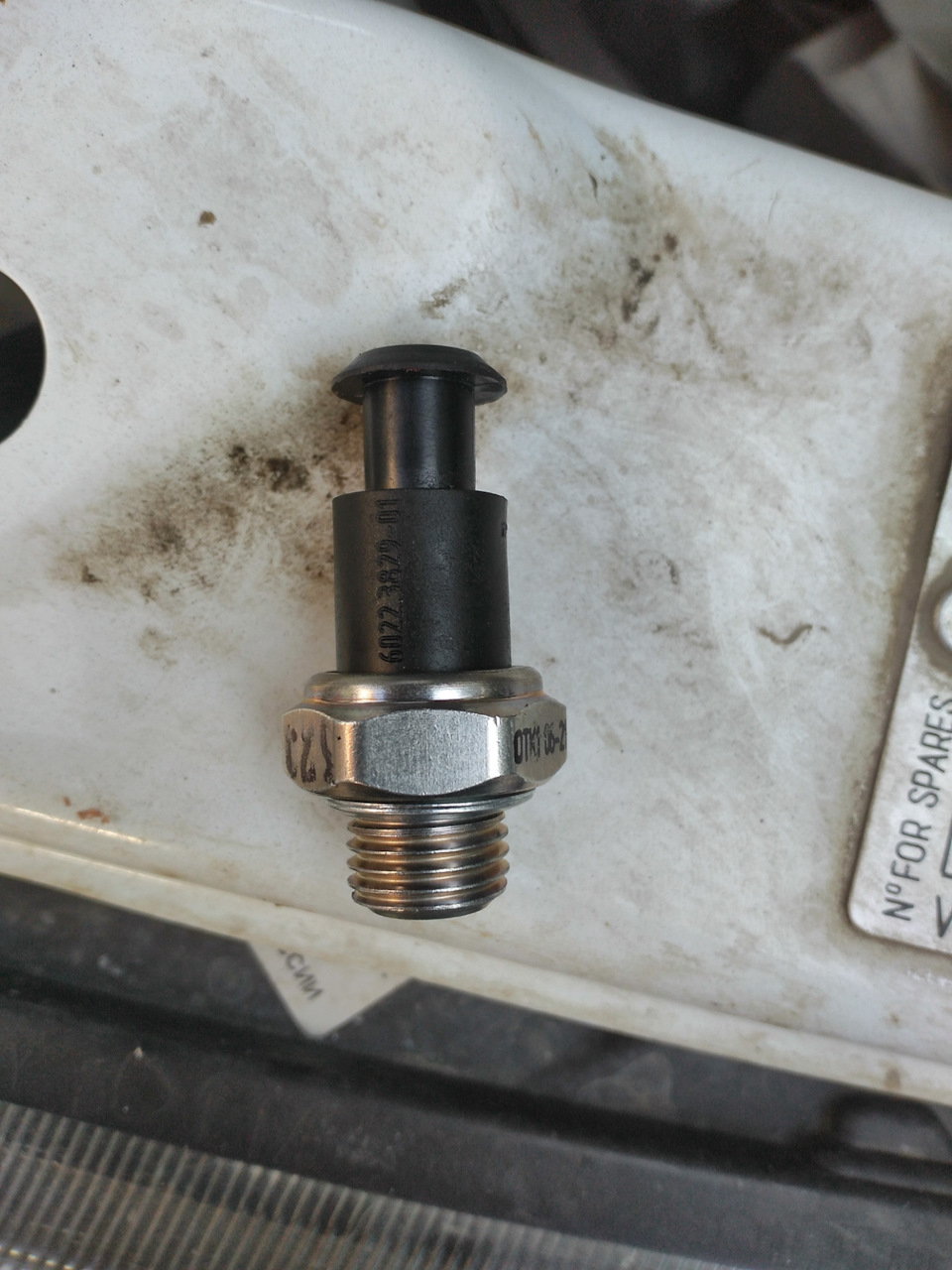 Замена датчика давления масла — Lada Калина 2 хэтчбек, 1,6 л, 2014 года ...