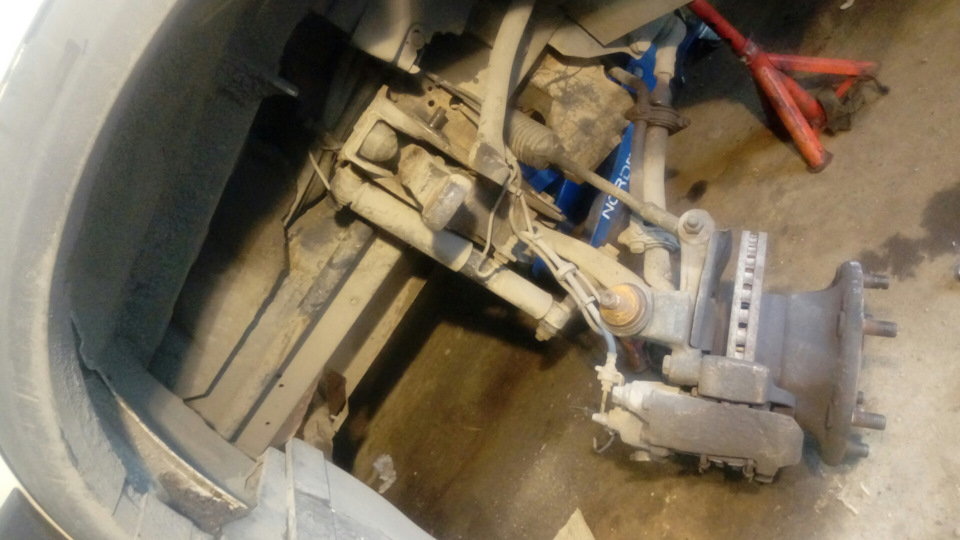 Замена торсиона ч1. — Iveco Daily (4G), 3 л, 2008 года | своими руками ...