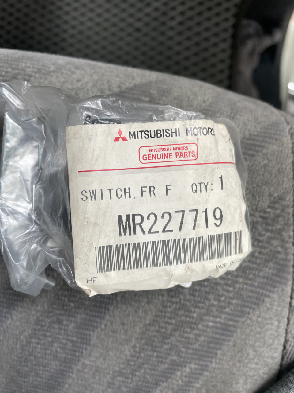 MR227719 ВЫКЛЮЧАТЕЛЬ ПЕРЕДНИХ ПРОТИВОТУМАННЫХ ФАР Mitsubishi | Запчасти ...