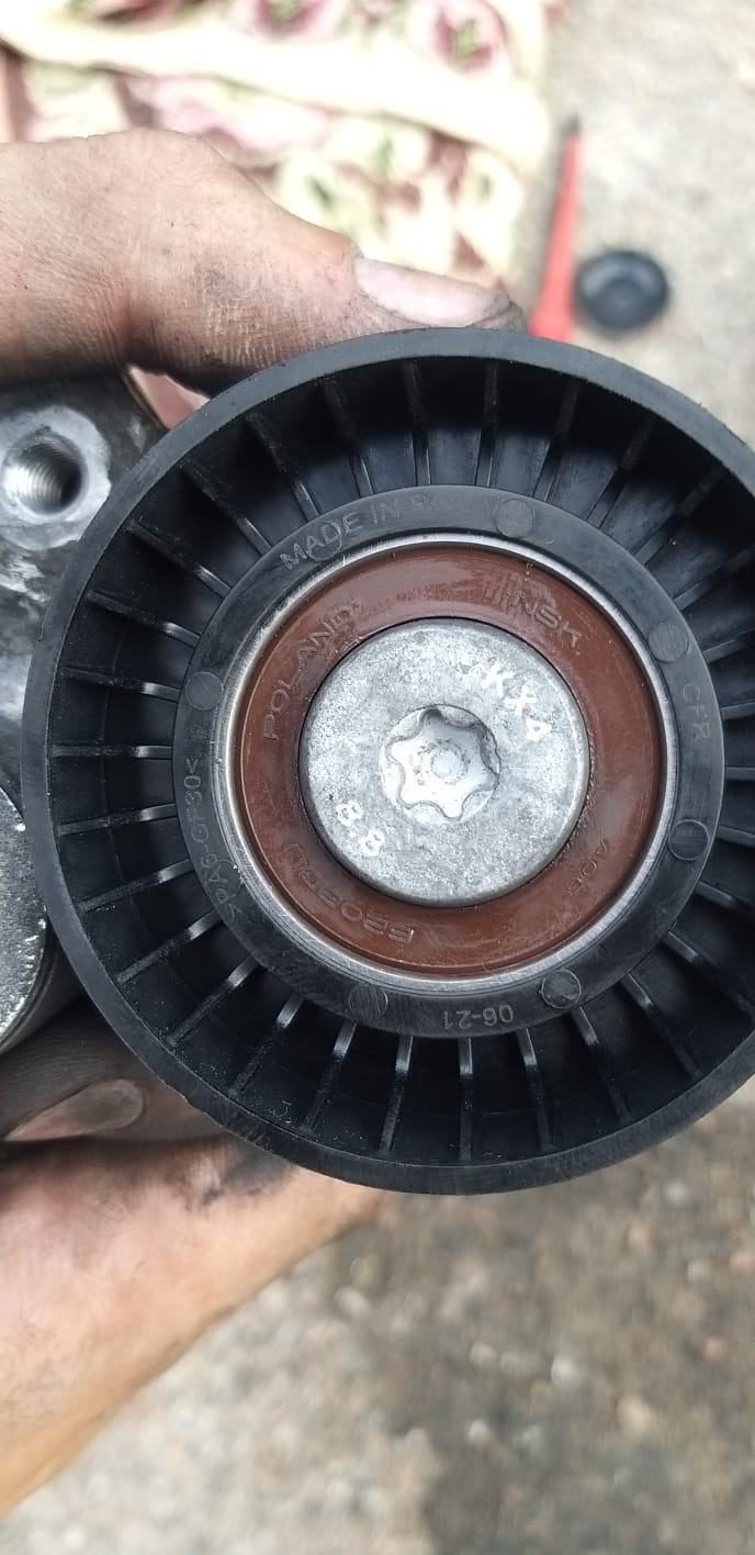 #4 — Натяжитель ремня генератора, ролик и ремень — Mazda CX-5 (1G), 2,5 ...
