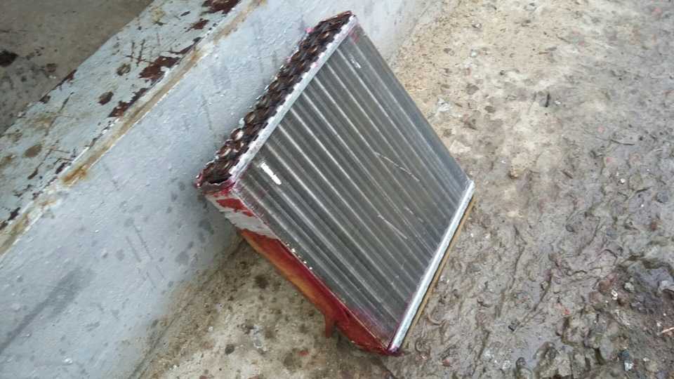 вот он паршивец. но как мне кажется это еще заводской — Chevrolet Niva GLX