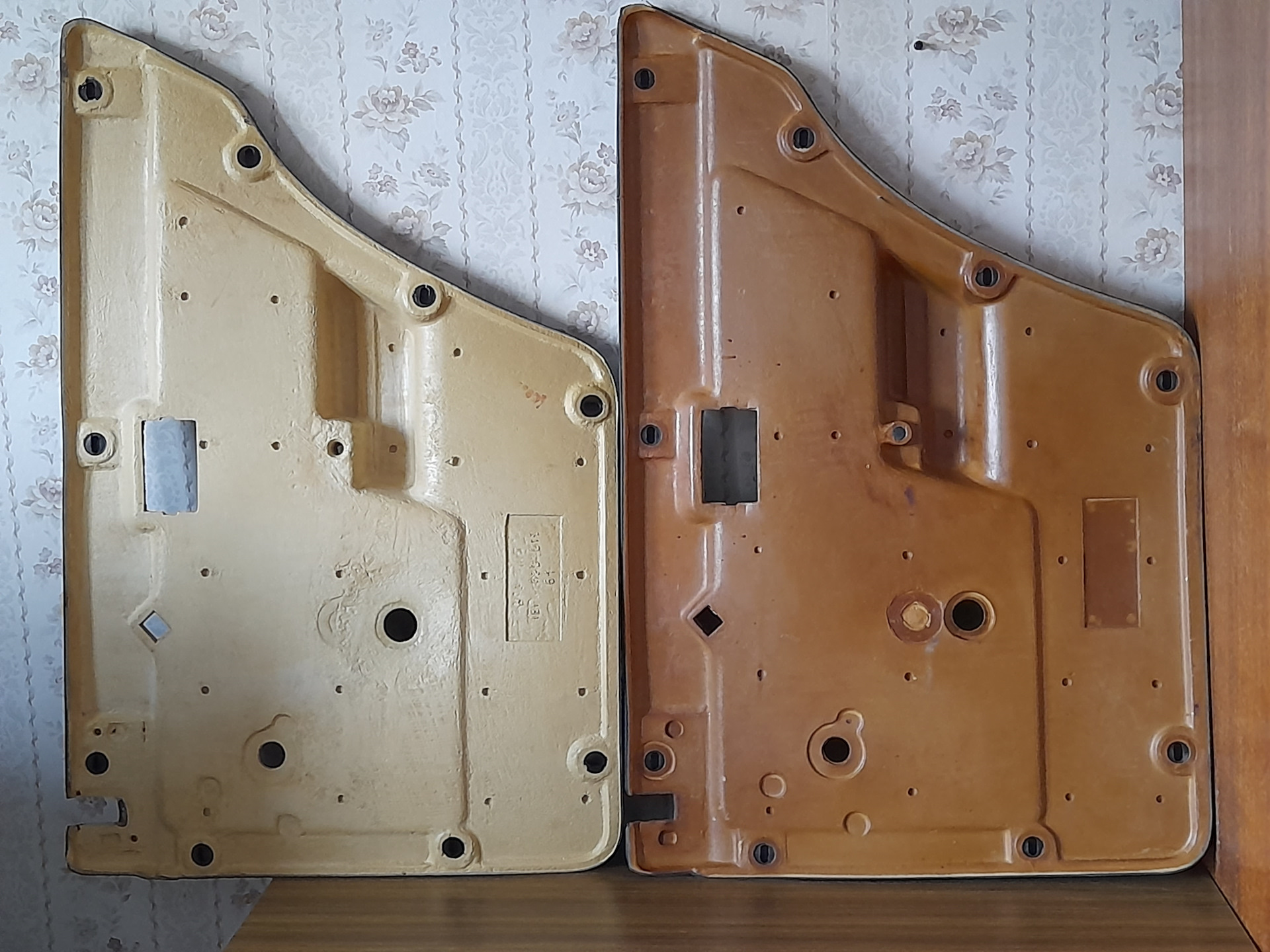 Оттенки синевы. Отличия ранних дверных карт от сверхранних. — Lada 2105 ...