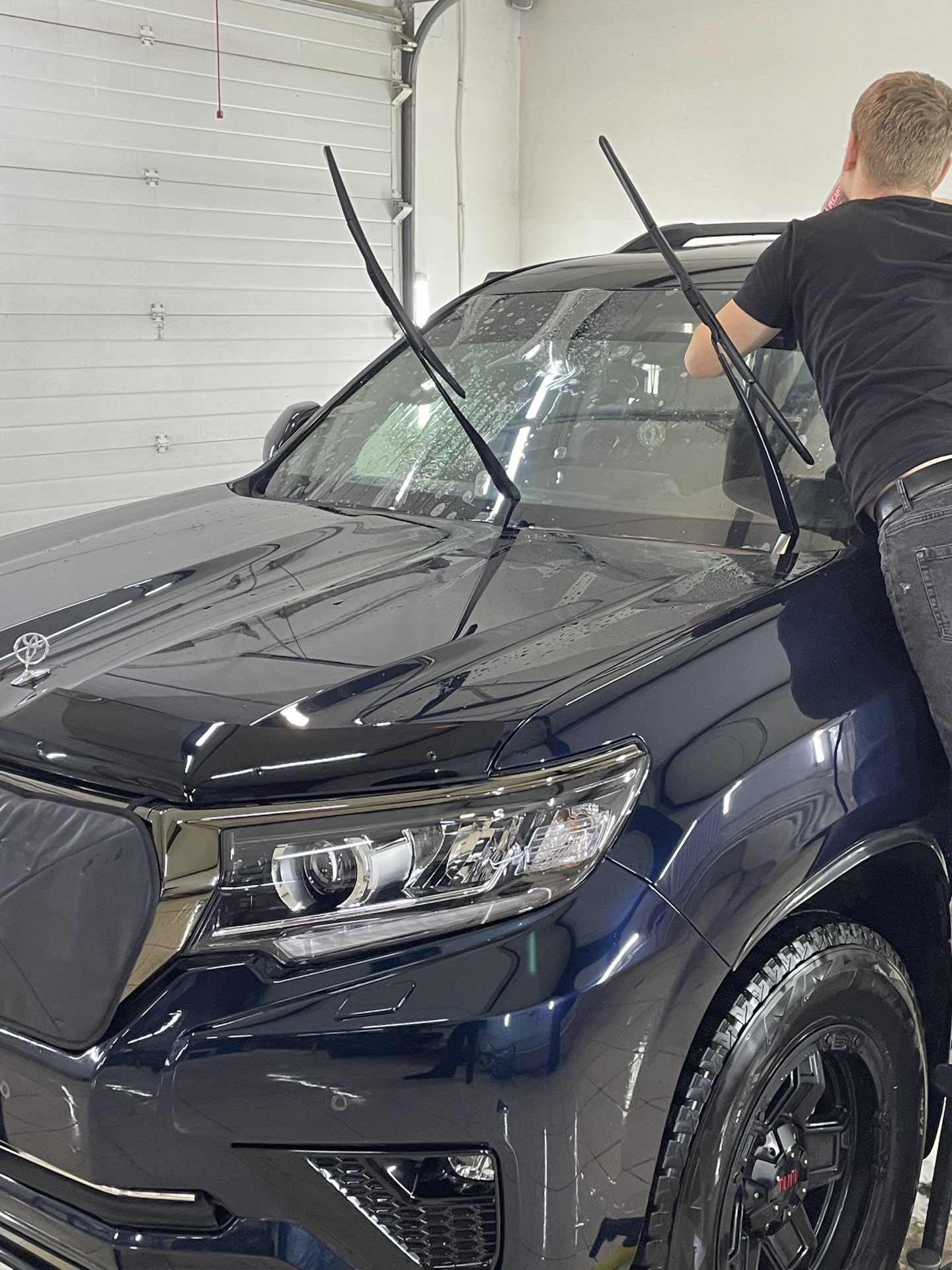 Защитная антискольная пленка на лобовое стекло ClearPlex — Toyota Land ...