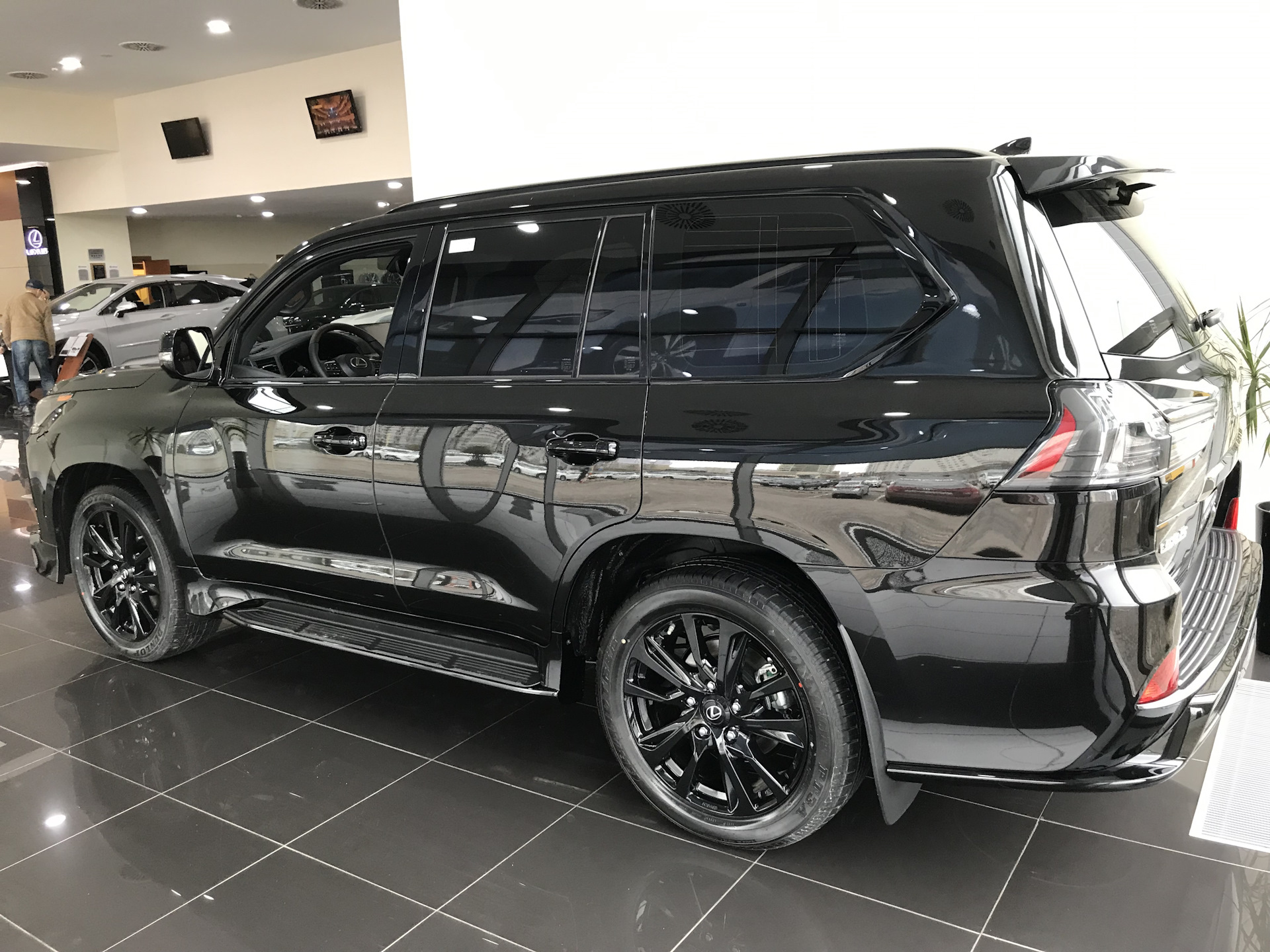 Lexus lx 600 фото