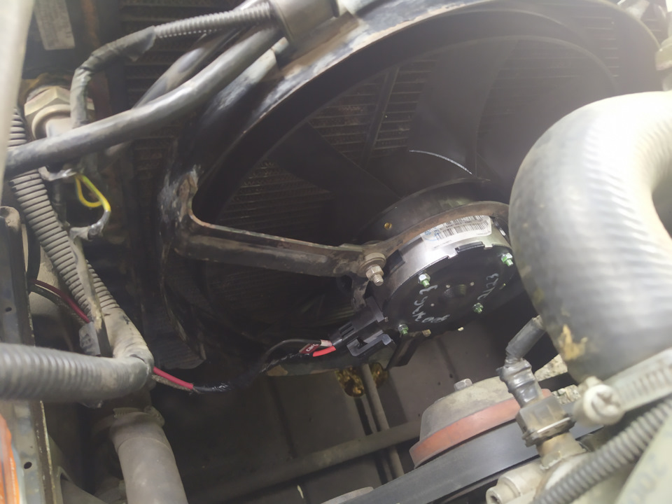 Сгорел моторчик вентилятора охлаждения, установил от ШниВы. — ГАЗ 31105 ...