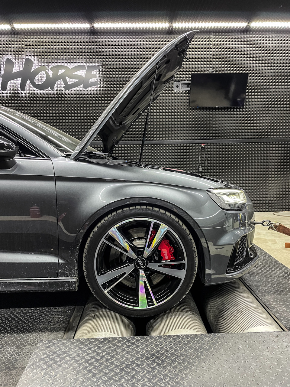 Фото в бортжурнале Audi RS3 (8VA)