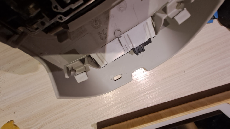 Подключение видеорегистратора к плафону Пежо 308 — Peugeot 308 (1G), 1 ...