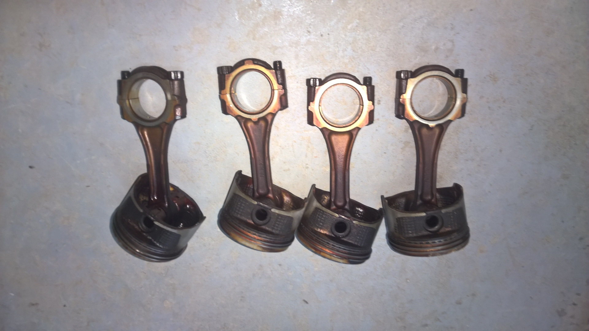 Mr20de поршни. кривошипно-шатунный механизм (кшм). двс 068103021 ad 011 хол поршня коленвала. коленчатый вал cbr1000rr. коленчатый вал w205.