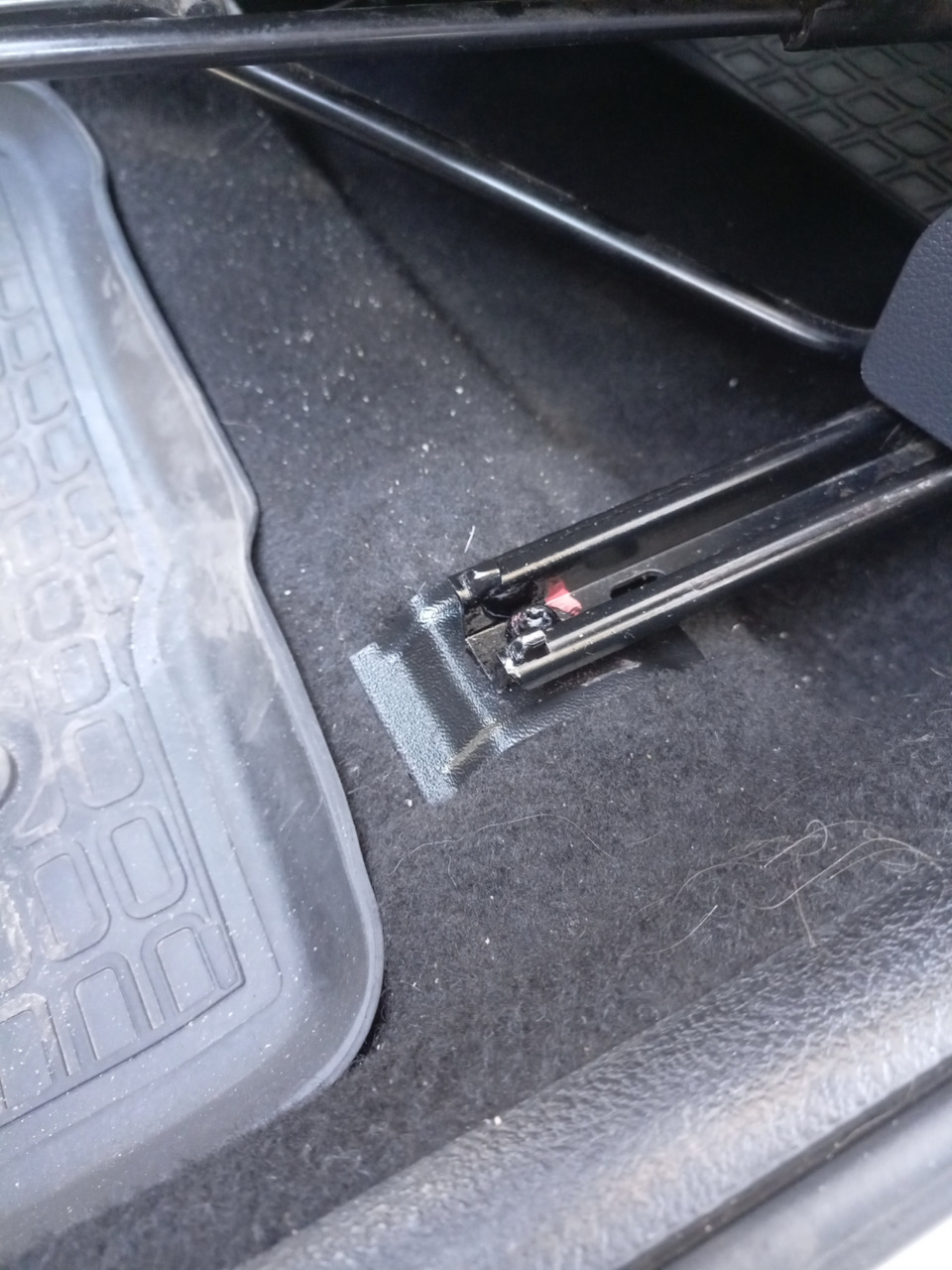 Накладки на ковролин под салазки — Renault Logan (1G), 1,6 л, 2012 года ...