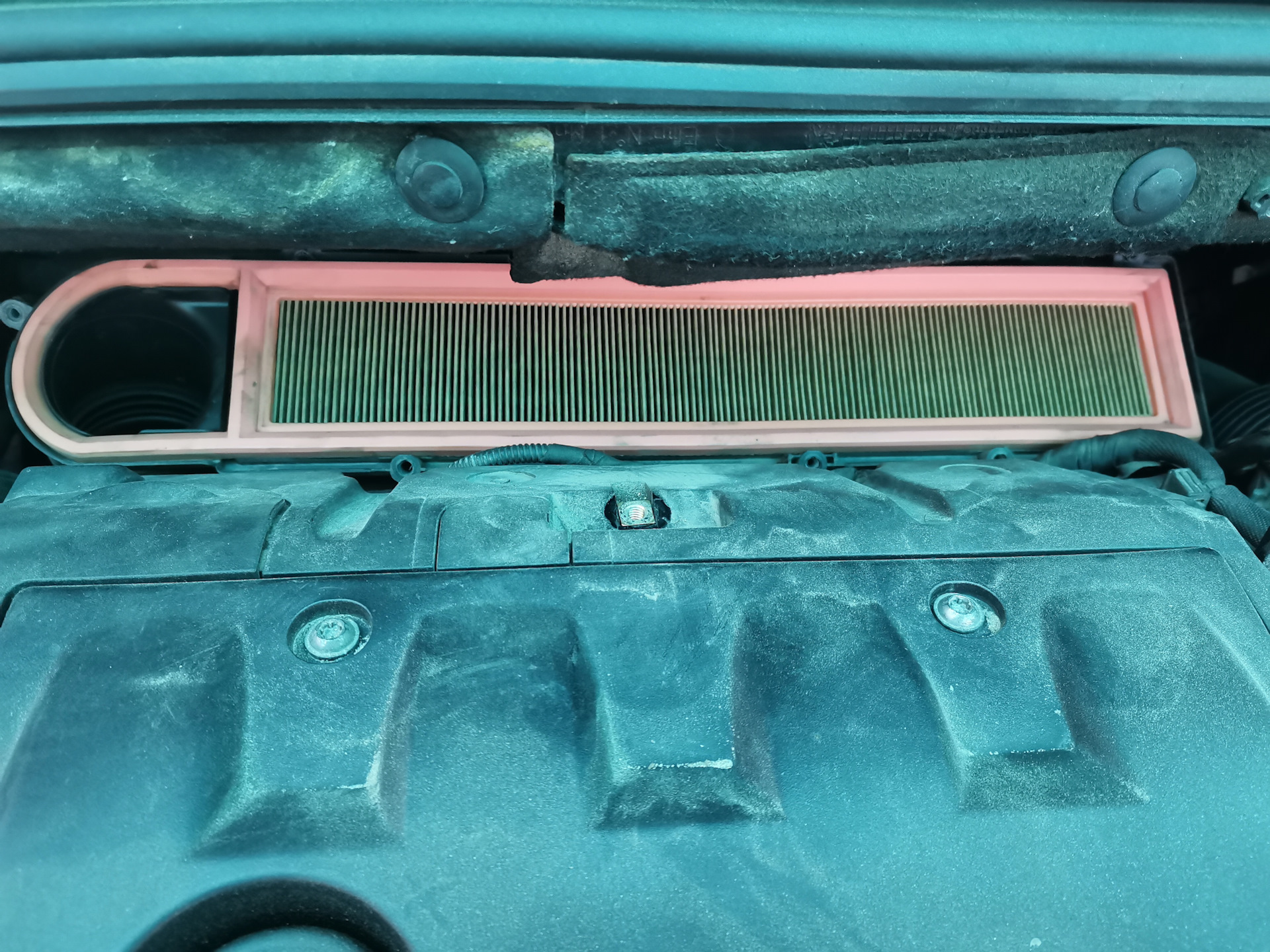 #21: Замена воздушного фильтра — Peugeot 408, 1,6 л, 2012 года | своими ...