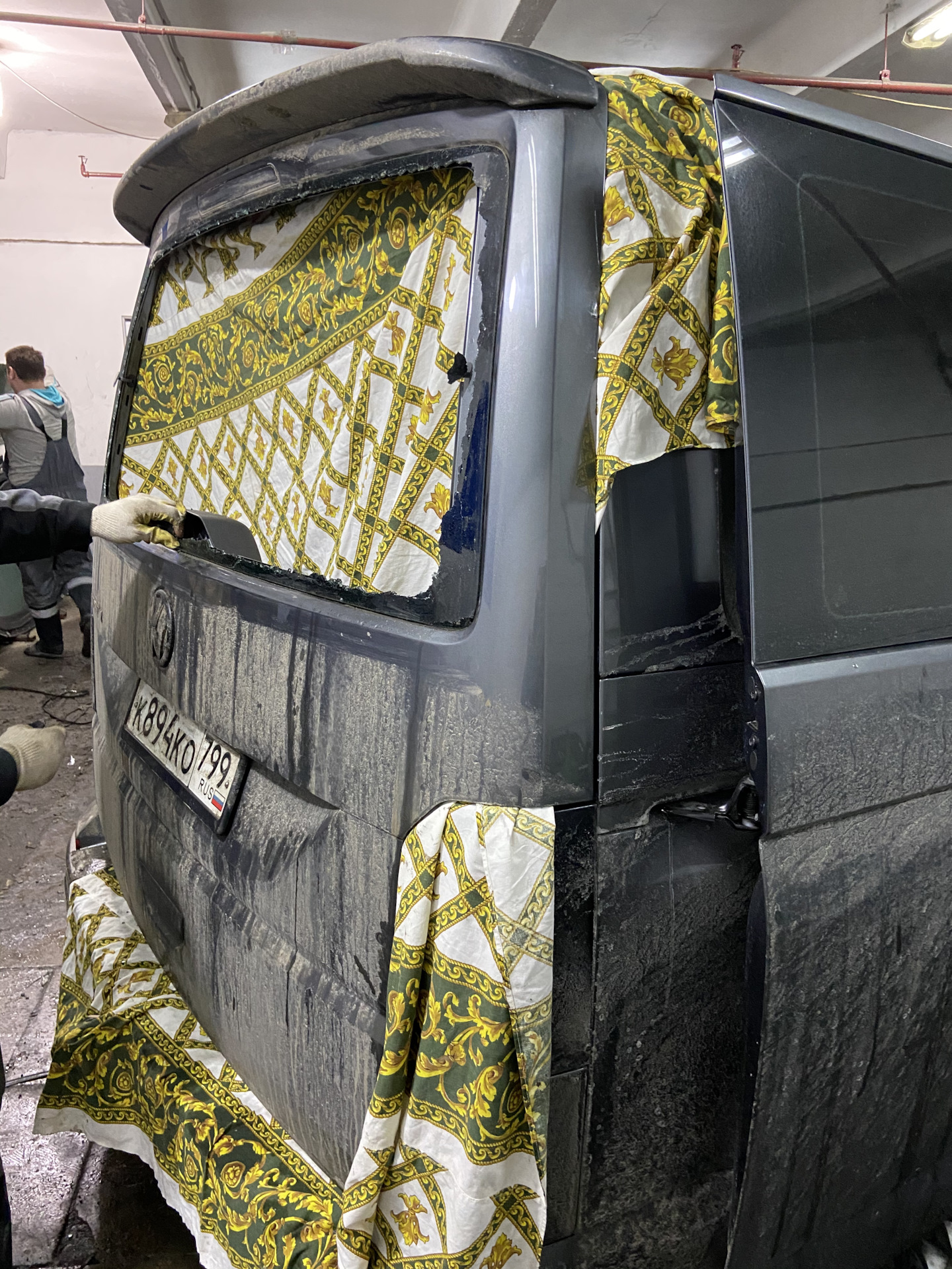 62. Разбилось заднее стекло… — Volkswagen Multivan (T6), 2 л., 2018 ...