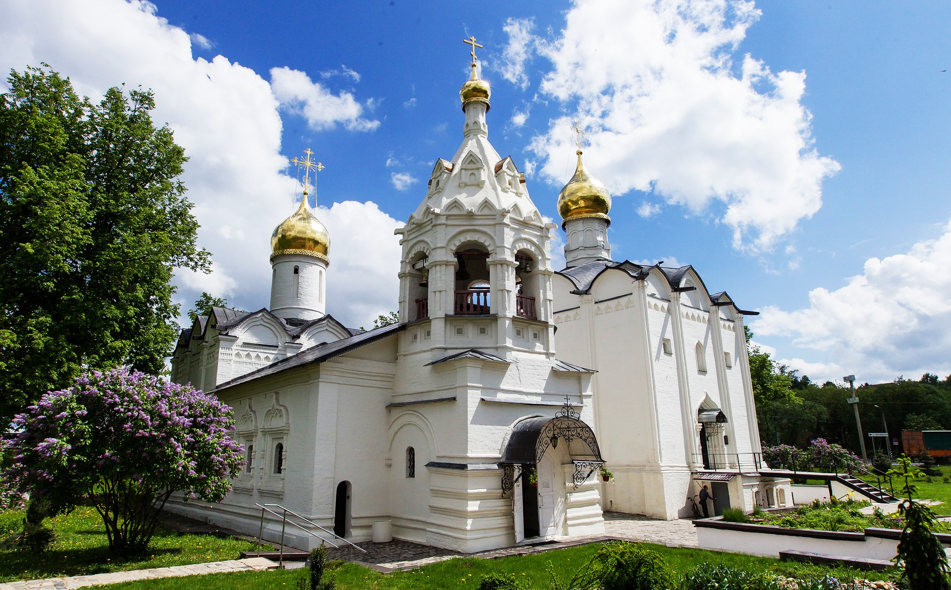 Сергиев посад куда сходить. Пятницкое подворье Сергиев Посад. Пятницкая Церковь Сергиев Посад. Подворье Троице-Сергиевой Лавры, Сергиев Посад. Введенская Церковь в Сергиевом Посаде.