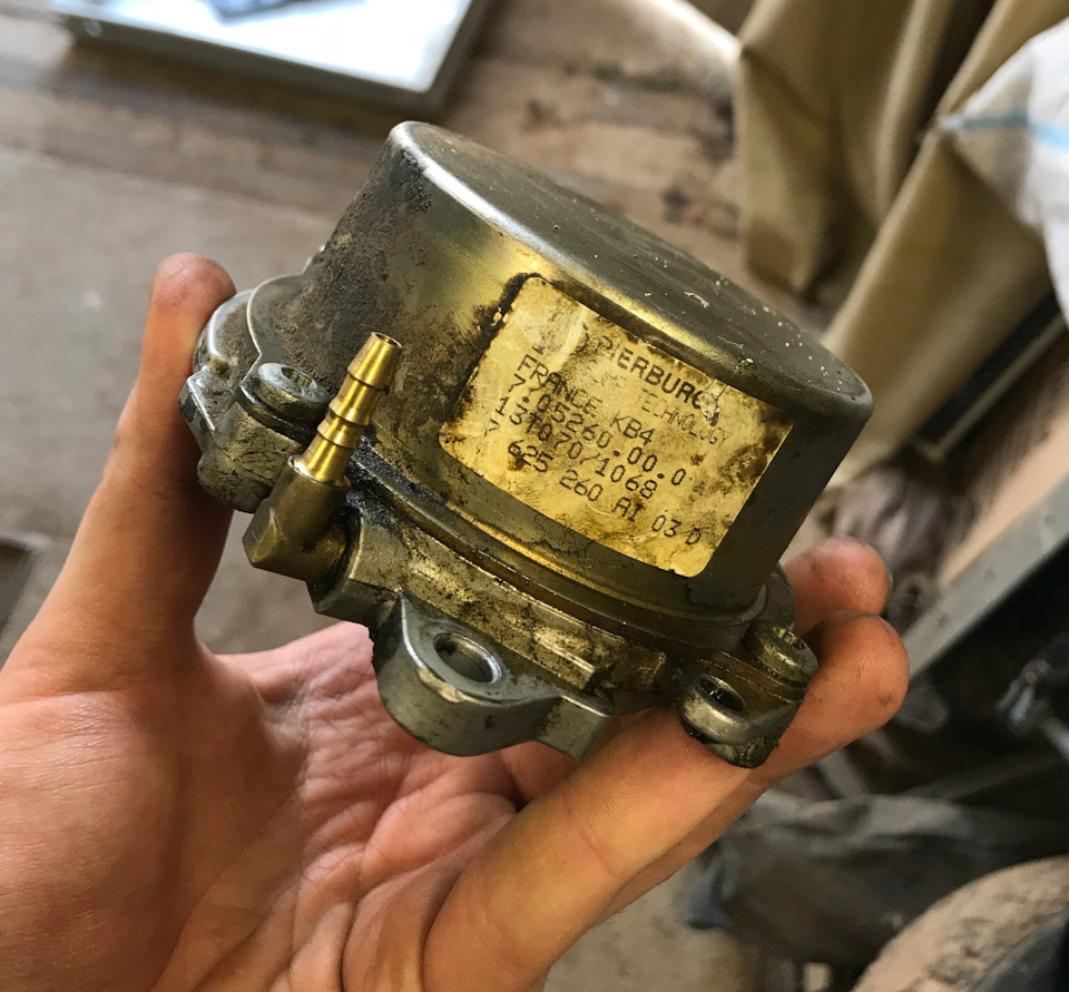 Замена уплотняющего кольца вакуумного насоса — BMW 3 series (F30), 1,6 ...