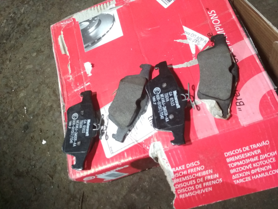 Замена задних тормозных дисков и колодок — Ford Focus Sedan III, 1,6 л ...