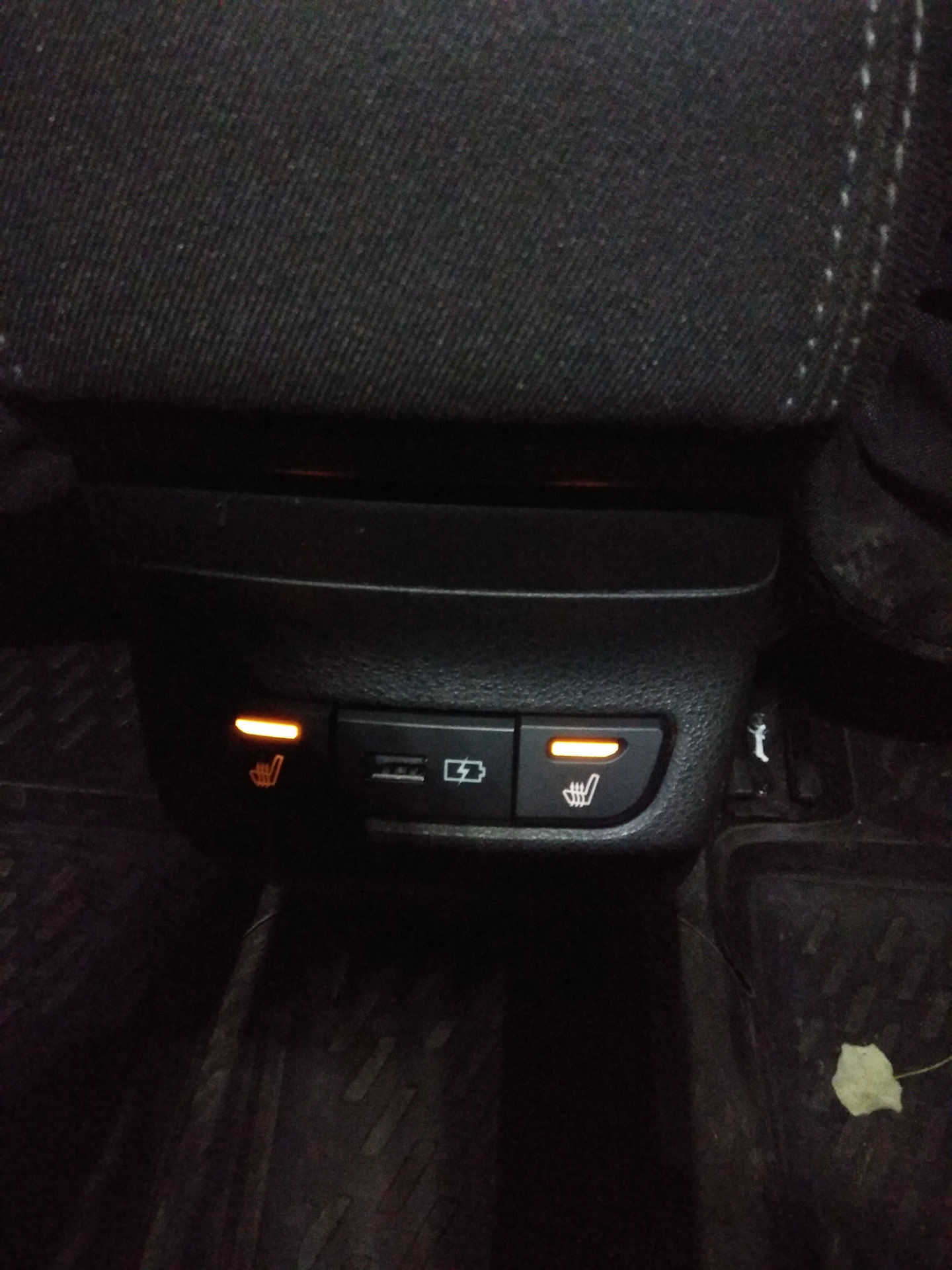 Bmw x5 g05 подогрев задних сидений. Каптива подогрев задних сидений. Приора 2 подогрев задних сидений. Подогрев задних сидений bmw 530d. Подогрев задних сидений.