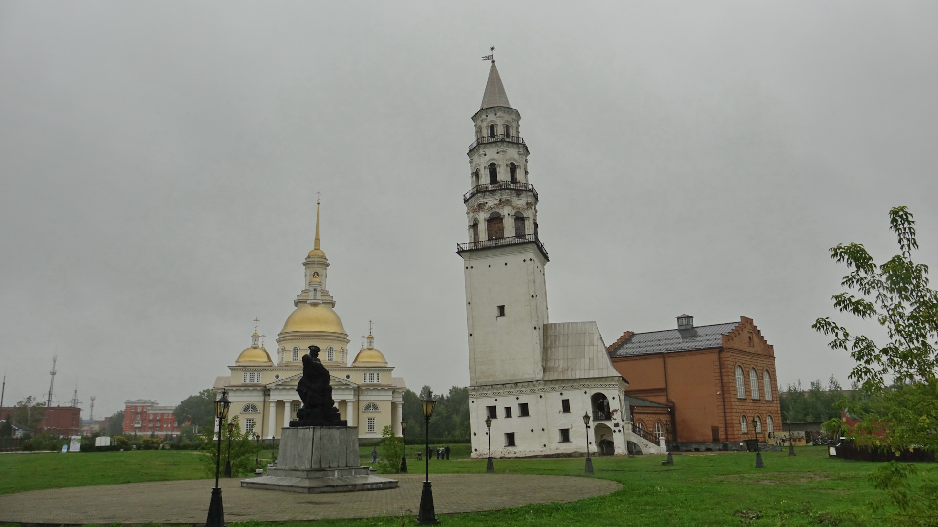 Невьянск 18. Памятник Никите Демидову и Петру первому в Невьянске. Невьянск памятник Петру и Демидову.