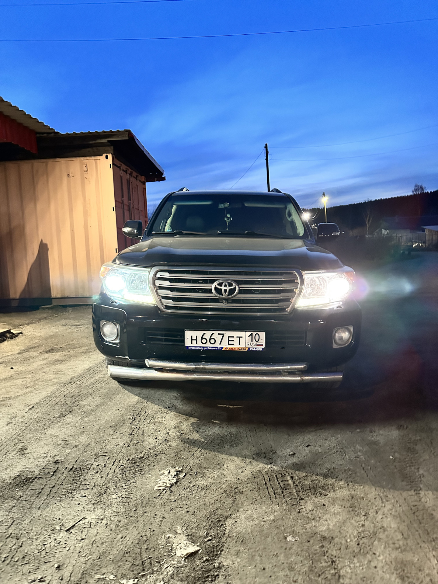 Замена ламп ближнего света — Toyota Land Cruiser 200, 4,5 л, 2012 года |  поломка | DRIVE2