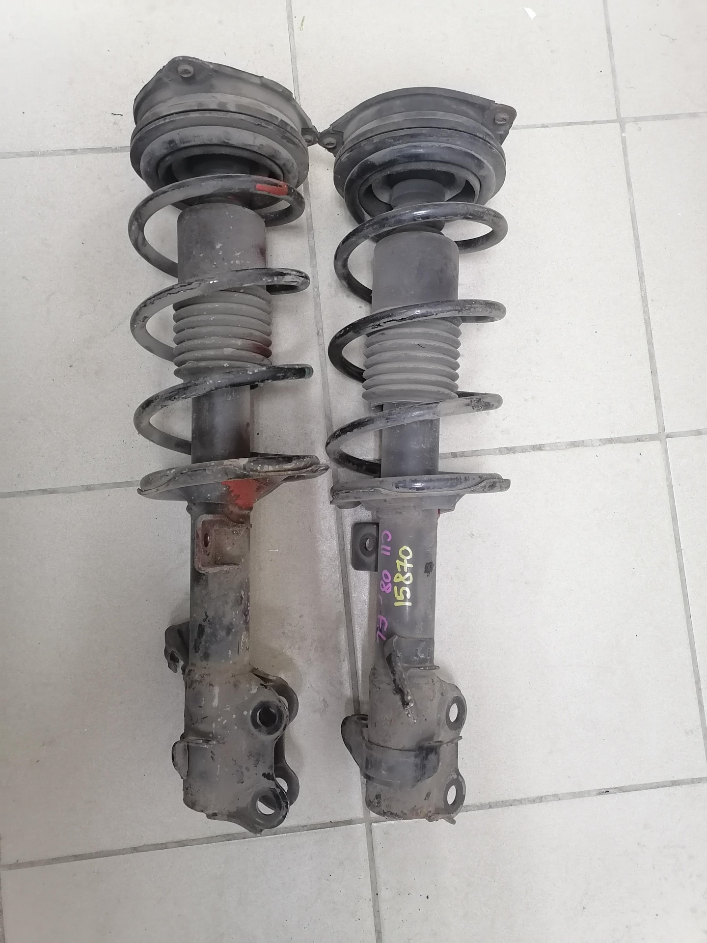 Замена передних амортизаторов — Nissan Tiida (1G), 1,6 л, 2008 года