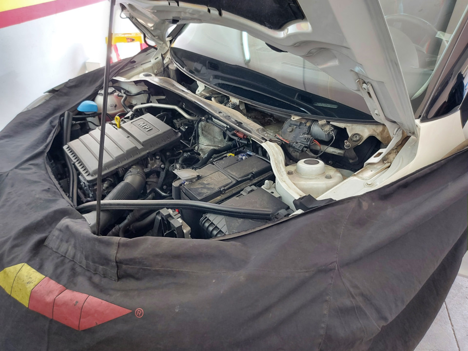 Замена лобового стекла — Skoda Yeti, 1,6 л, 2018 года | визит на сервис ...